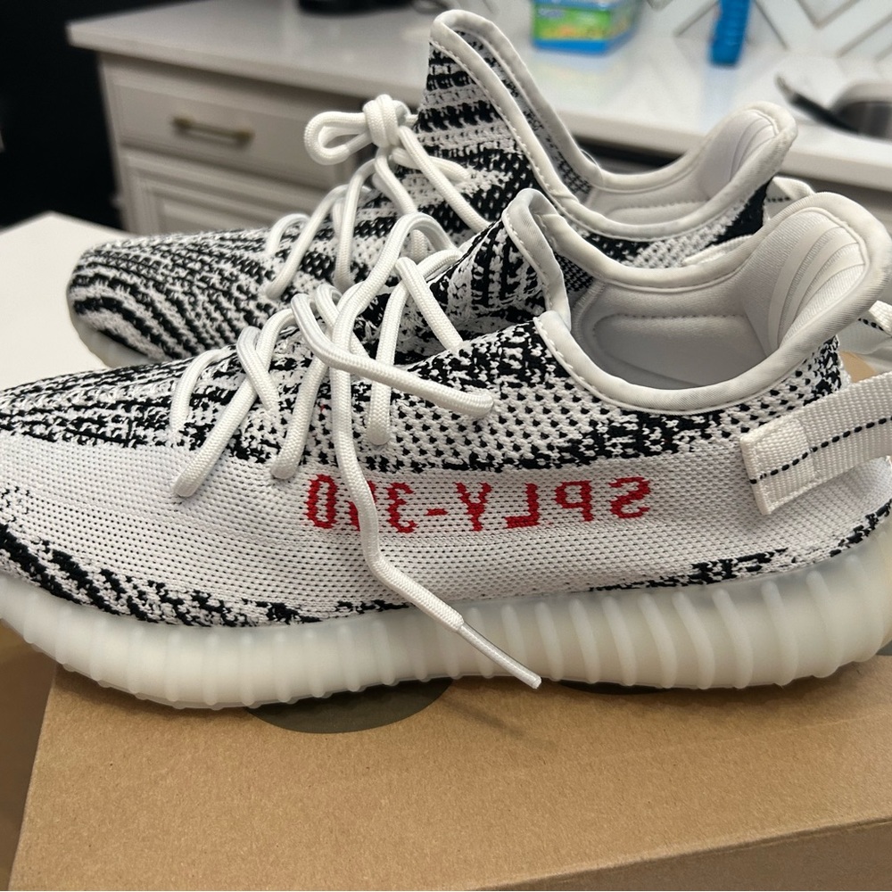 Adidas Yeezy Boost 350 V2 zebra CP9654 Men's shoes size 10 Free shipping